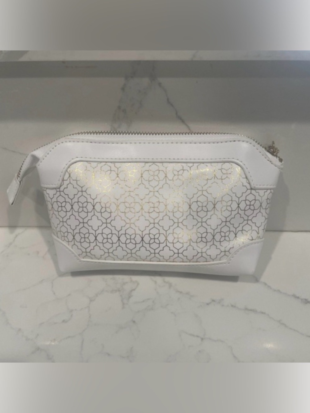 KENDRA SCOTT Elegant 2 Pack Of White And Gold Cosmetic Pouches NWTS - Picture 13 of 16